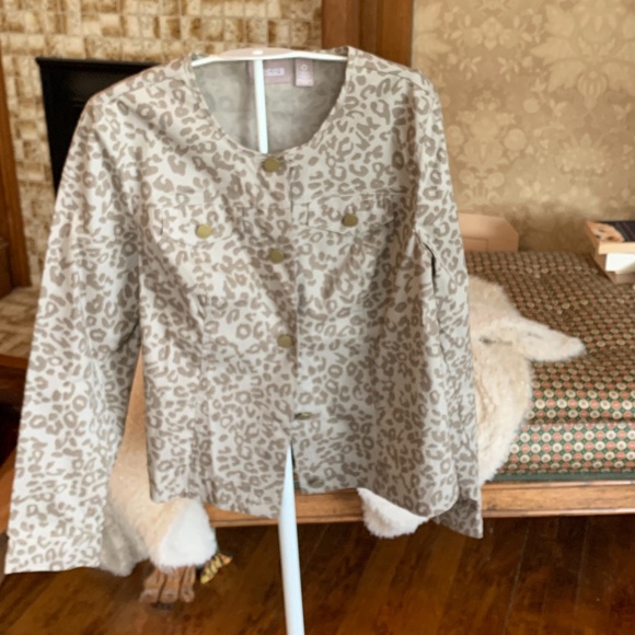 Chico’s cotton/spandex very light short jacket. Never‎ worn - Picture 1 of 6